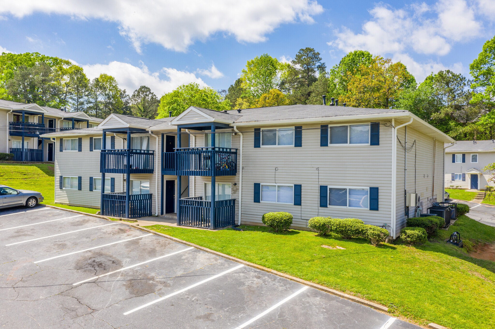 exterior view at Woodlands at Cascade