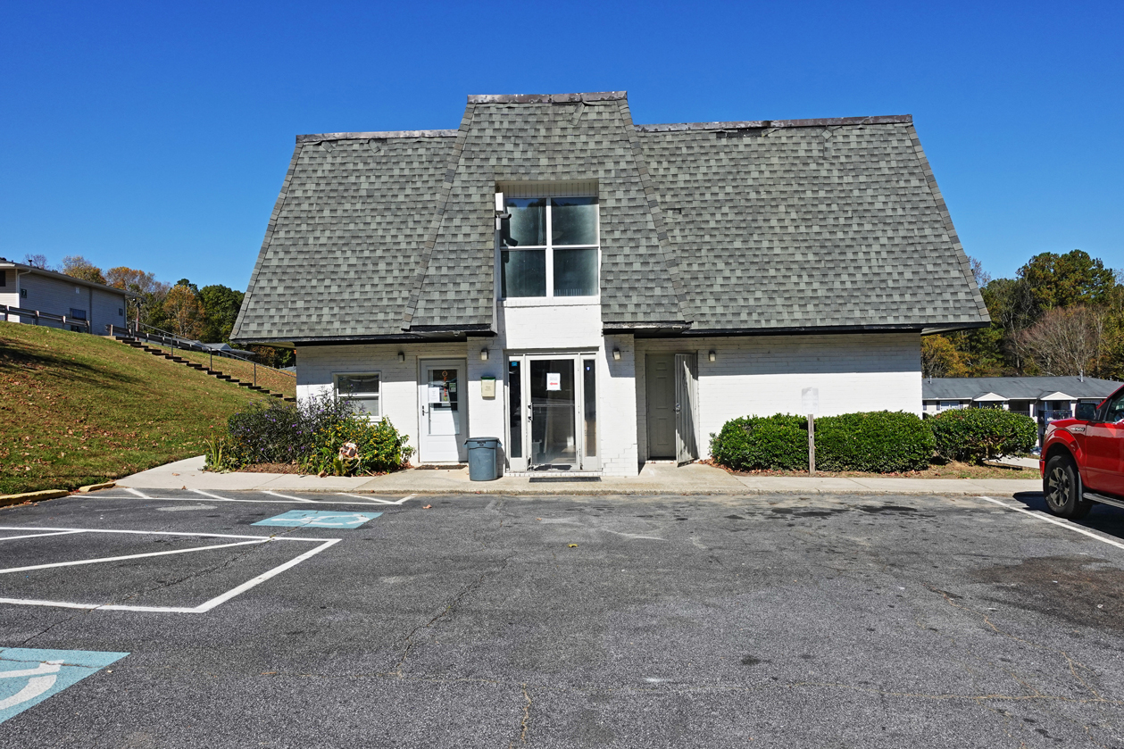 exterior view at Woodlands at Cascade
