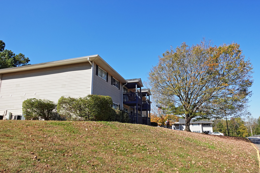 exterior view at Woodlands at Cascade