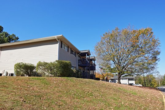 exterior view at Woodlands at Cascade